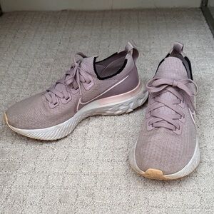 Nike Women's Mauve Sneakers